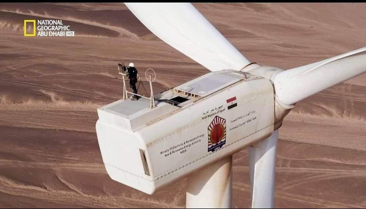 Esll7970Gladii's tweet photo. - فاكرين ي مصريين لما كنا بنقعد 16 ساعه في اليوم من غير كهرباء!! طاب برغم الحر اللي وصلت في الحراره لـ 50 درجه، وكمان زياده المدن والمصانع، الكهرباء متقطعتش ابدا فى مصر

لا مش كدا وبس دا موجود فائض من الكهرباء يكفى المصريين الـ 25 سنه الجايه، ويسمح كمان بالتصدير للخارج ..✌️🇪🇬 https://t.co/Lkop4EjEb5