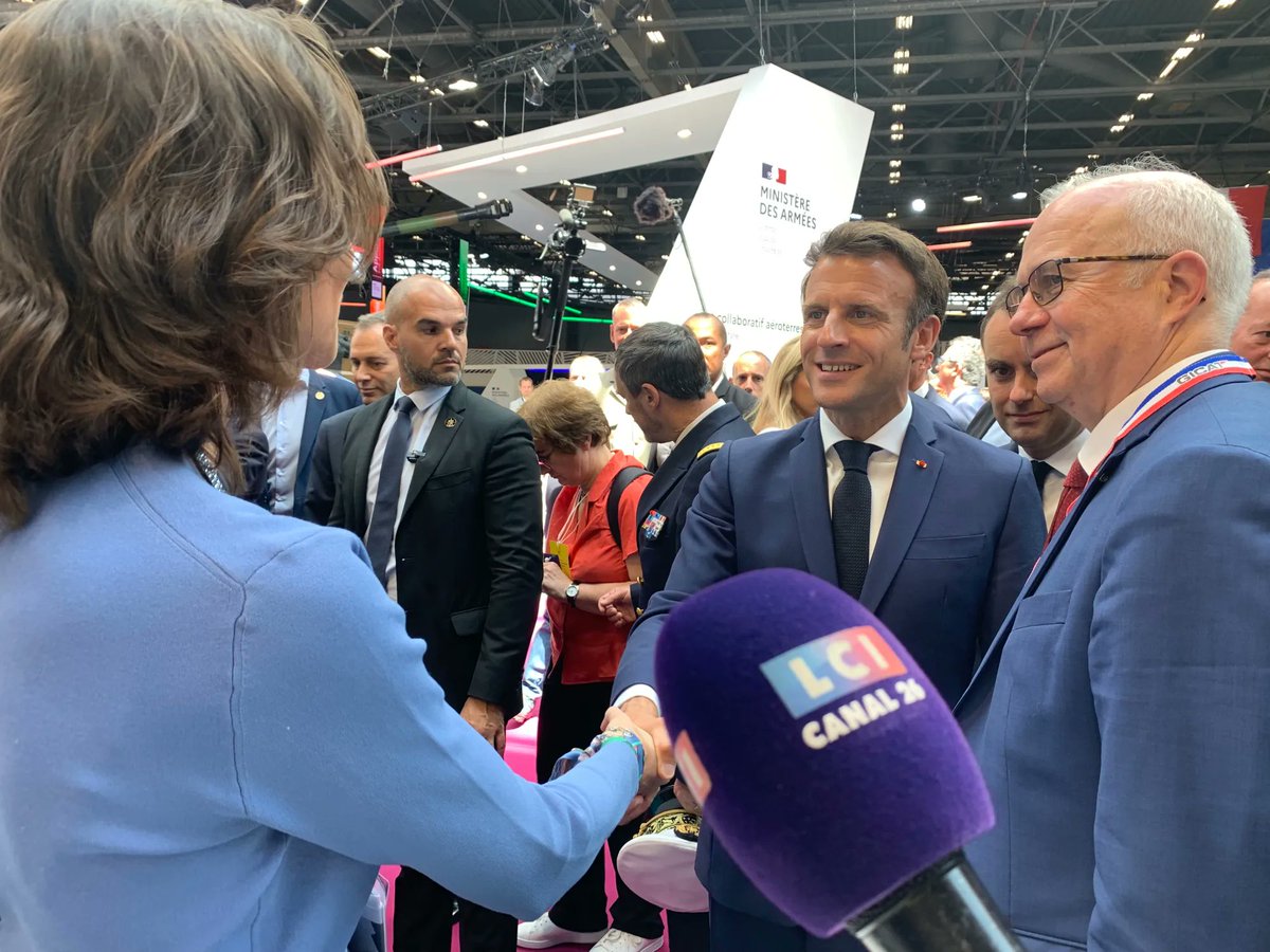 Merci à Monsieur le président de la république Emmanuel Macron d'avoir inauguré le salon Eurosatory ce matin, montrant ainsi son soutien à l'industrie de défense et un merci particulièrement chaleureux pour son passage sur le stand du Groupe Ametra !
#Macron #President #France