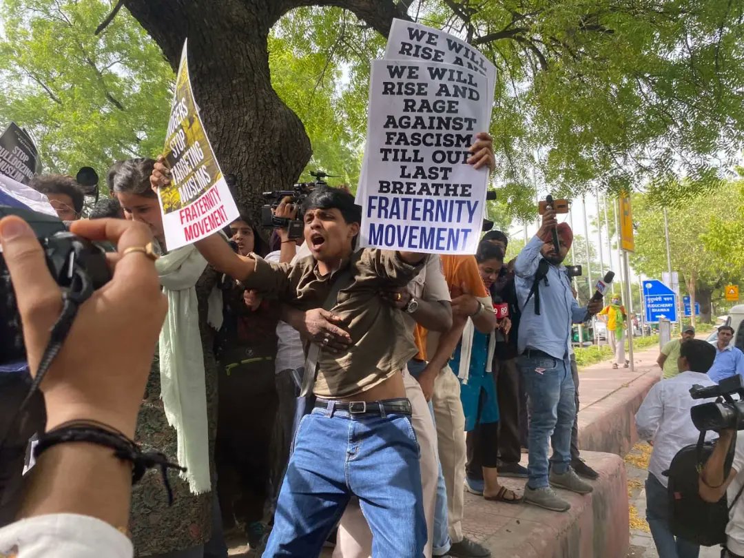 writesalman's tweet photo. Demand Immediate release of all protestors 

SIO, MSF, Fraternity Movement &amp; Collective activists have been detained by DP for holding a protest against bulldozing of homes and persecution of Muslims at UP Bhavan, New Delhi.

#StandWithAfreenFatima
#StopBulldozingMuslimHouses https://t.co/8wMzKezjBl
