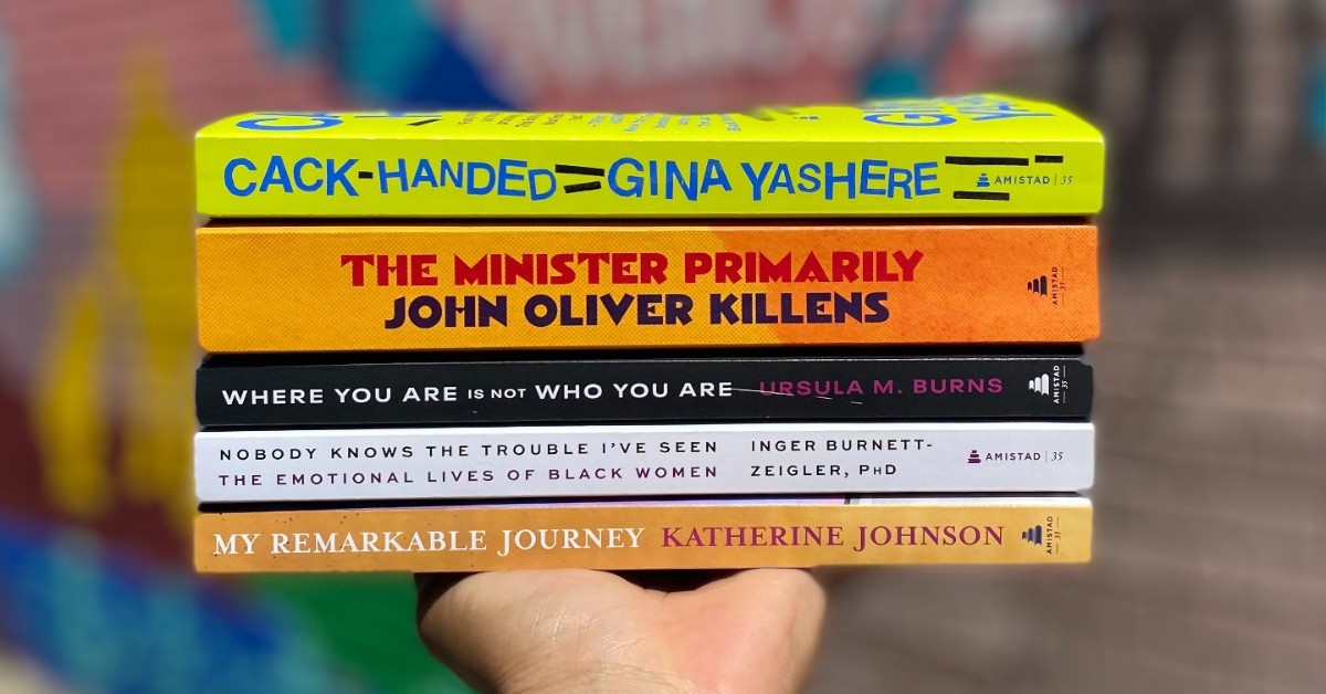 AmistadBooks's tweet photo. 📚⭐Starting our week right with a #bookstack spotlighting some amazing Amistad paperbacks! What are you reading this week?
#CackHanded #TheMinisterPrimarily #WhereYouAreIsNotWhoYouAre #NobodyKnowsTheTroubleIveSeen #MyRemarkableJourney https://t.co/0adfztfUmc