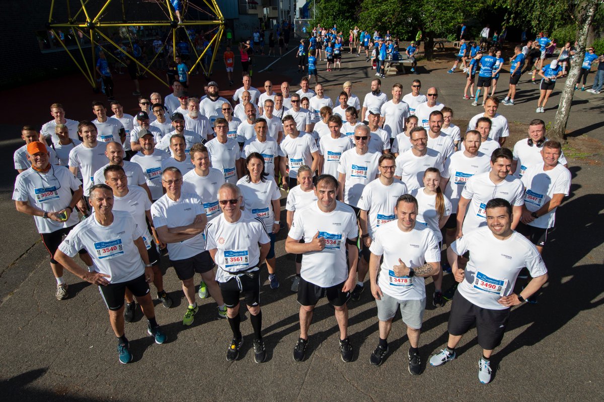 CURRENTA's tweet photo. Gestartet. Geschwitzt. Gemeistert! 🏃🏼‍♀️🏃 Rund 350 Läufer*innen der gesamten #CURRENTA-Gruppe gingen beim diesjährigen #EVLLauf an den Start. Im Ziel wartete für alle Finisher ein sportlicher Adidas-Hoodie. An alle Sportskanonen da draußen - ihr seid klasse! 👏🏻☺️ #Chemion @Tectrion https://t.co/Rxv5N2KYku