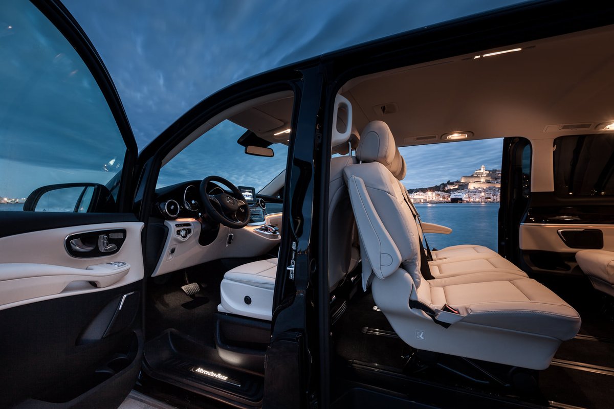 Si harás uso de transporte privado para tu estancia en #Ibiza, desde  <a href="/DipesaGroup/">Dipesa Group</a> te ofrecemos la flota de autobuses, minibuses, microbuses y automóviles de lujo más moderna y completa de la isla. ➡️  ow.ly/68FG50AUAkn