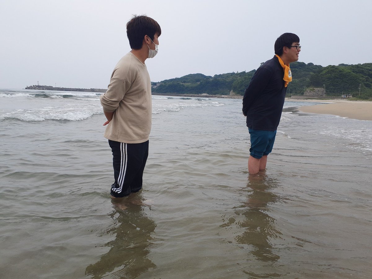 TottoriDesign's tweet photo. 【草刈り｜6/11(土)】

2022年初の草刈りを実施しました！

梅雨入りの影響か、2週間前よりかなりの草が伸びていました😥

午前中の作業終了後、青谷海岸へ行きました
TCDの恒例行事になりつつあります！ https://t.co/ex3AIGjefU