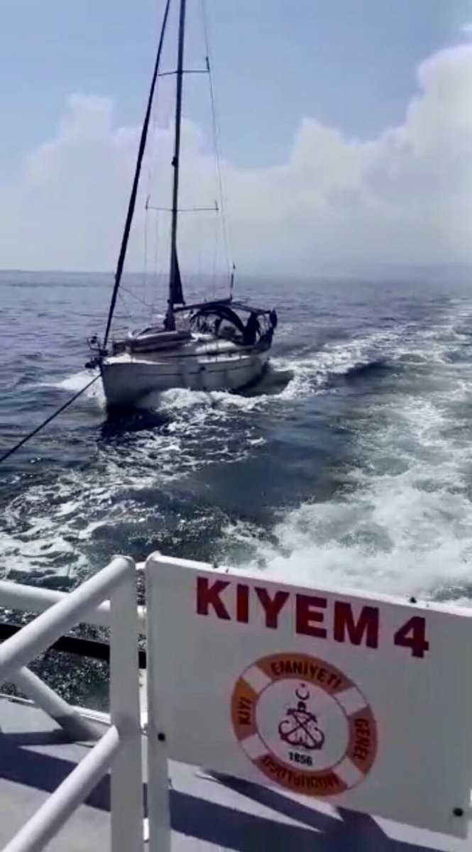 Marmara Adası Çınarlı açıklarında makine arızası yaparak sürüklenen ve içerisinde 1 kişi bulunan 10 metre boyundaki tekne, KIYEM-4 hızlı tahlisiye (can kurtarma) botumuzca yedeklenerek Marmara Adası'na emniyetle yanaştırıldı.