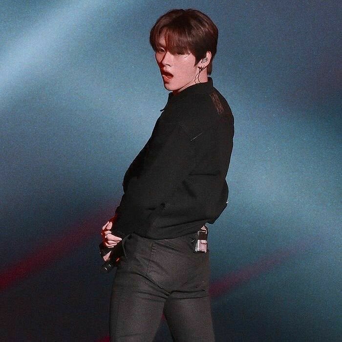 sungsshoe's tweet photo. lee know being a professional dancer who also happened to be an idol 

- an important thread https://t.co/wwdE3jsuU9