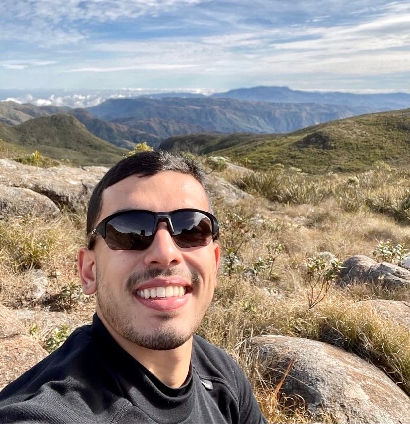 We take the slogan “Climb with us” seriously around here. 

One of our Global Learning Ambassadors, Rafael, is enjoying his summer at home in Brazil. Here he is at the ninth-highest point in the country! How high can you climb with WKU?

📸Pedra do Sino, Brazil⁠