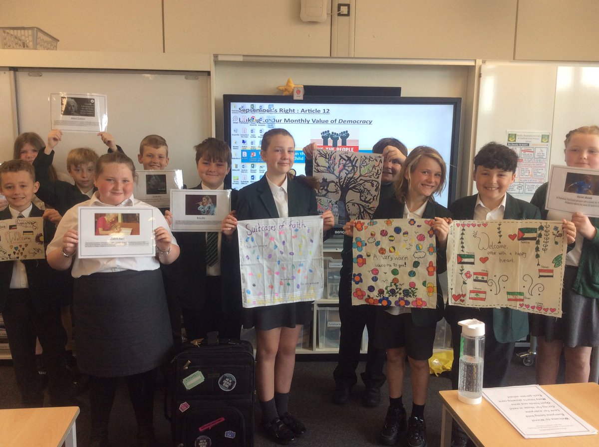 bedford_yr6's tweet photo. Year 6 had a morning of reflection, looking at work contributed from other schools to the @CentreDeen. Today, our work joins the suitcase before it moves to the next school on its journey @CulturalCurric1 @Bedford_Drive https://t.co/Qubvi5gGQS