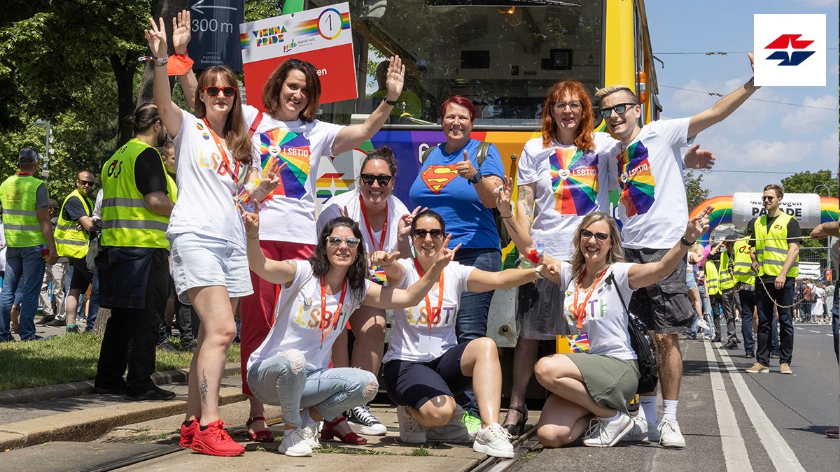 wienerlinien's tweet photo. Auf der 🌈 Parade haben wir gefeiert, gelacht und getanzt – mit der besten und buntesten Fahrgemeinschaft der Stadt! 
#WeDanceWithPride #WeRideWithPride #WeWorkWithPride #ViennaPride https://t.co/aA4zAYaNMT