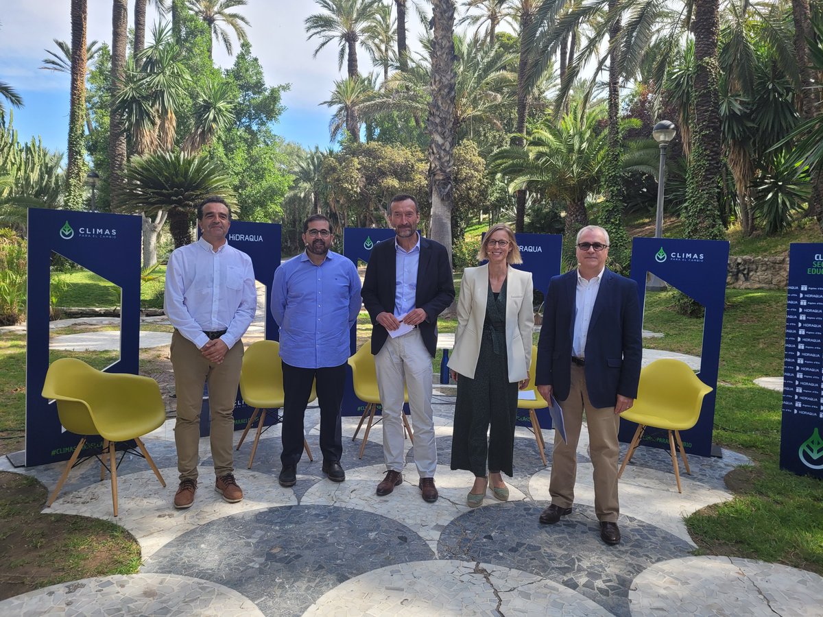 📰 Conclusiones del encuentro #ClimasParaElCambio centrado en el sector educativo celebrado recientemente en #Elx ➡️ "Tenemos que acelerar el cambio y revertir la situación".

Con <a href="/ErvixaPrieto/">Javier Prieto</a> <a href="/AlcaldeDeElche/">Carlos González</a> @fbuyolo <a href="/clausenmoni/">Mónica Pérez Clausen</a> 

➕ aigueselx.com/-/elche-acoge-…
