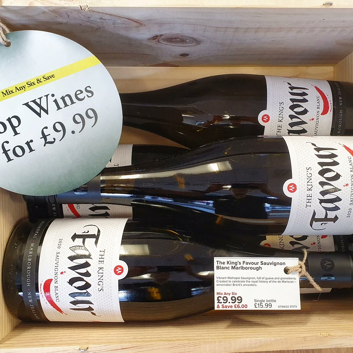 majesticsale's tweet photo. Last chance to grab some our Top Wines For £9.99! 🏷 (End midnight Monday 13th June)

That's a massive £6 OFF @marisco_wines Kings Favour and £5 OFF @wynnscoonawarra Shiraz. 

Shop in store, online or by mail order, give us a call on 0161 976 4120! 

#BestSellers #TopPicks https://t.co/x5qacoXmRc