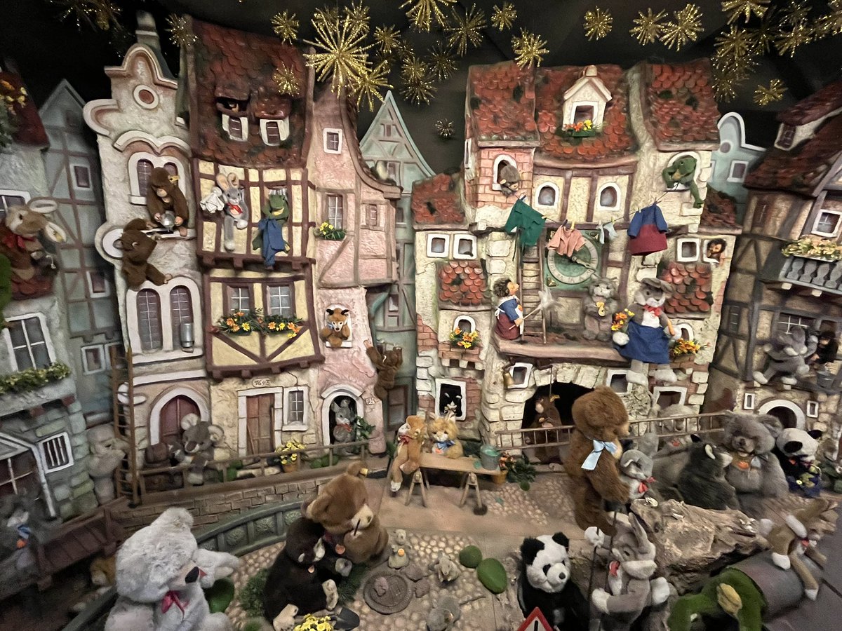 realroyhuff's tweet photo. #Rothenburg #Christmas shop #Getmany https://t.co/Hfwsd0Fg5a
