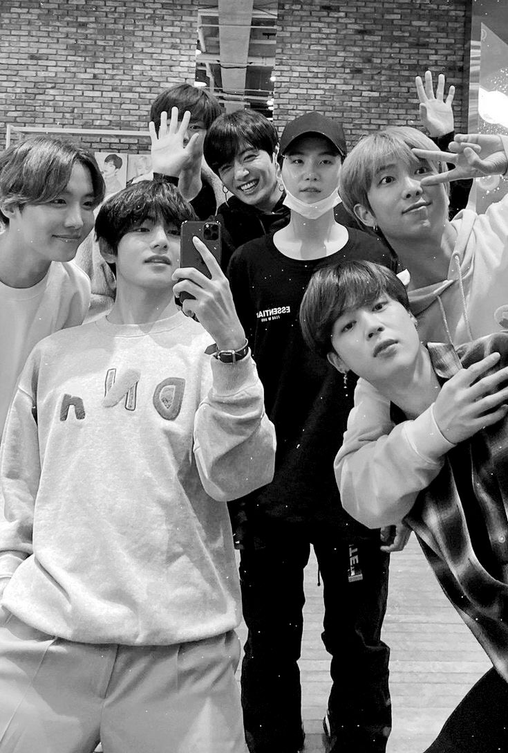 bbygloss_tr's tweet photo. thank you for always being the reason of my happiness, you are my comfort zone. saranghaeyo, 방탄소년단 ♡ @BTS_twt https://t.co/K4AiwQvv3b