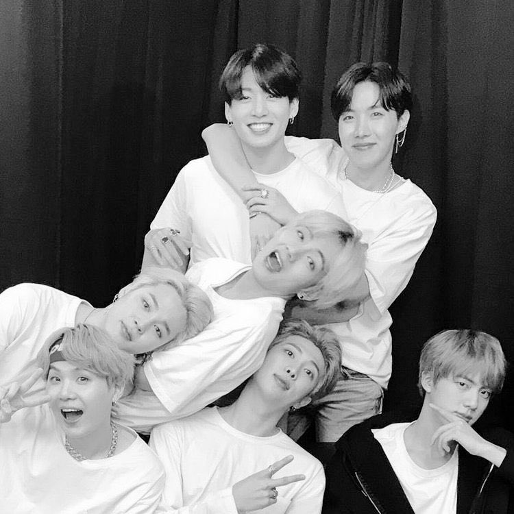 bbygloss_tr's tweet photo. thank you for always being the reason of my happiness, you are my comfort zone. saranghaeyo, 방탄소년단 ♡ @BTS_twt https://t.co/K4AiwQvv3b