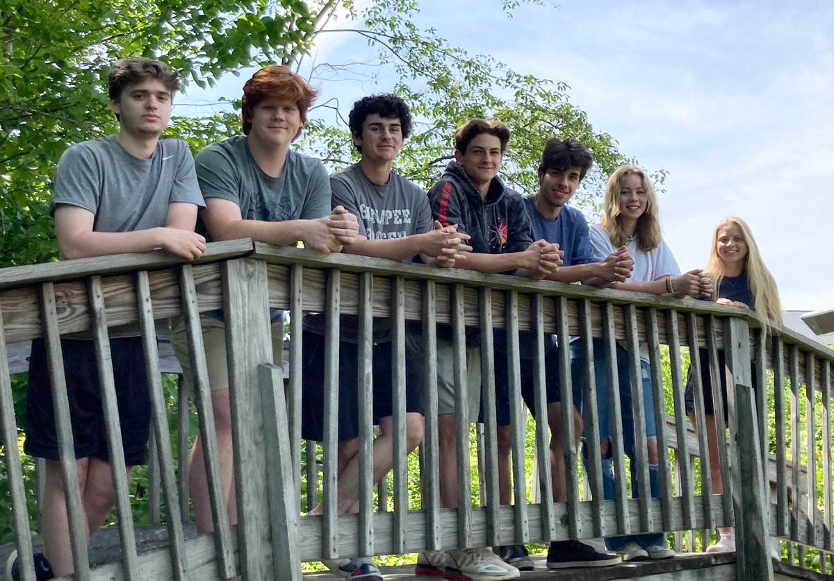 They examined song psychology throughout history using lyrics, linguistic inquiry word counting by @liwc_software, and their APUSH knowledge. Findings and cool music dataviz at apush.omeka.net/2022