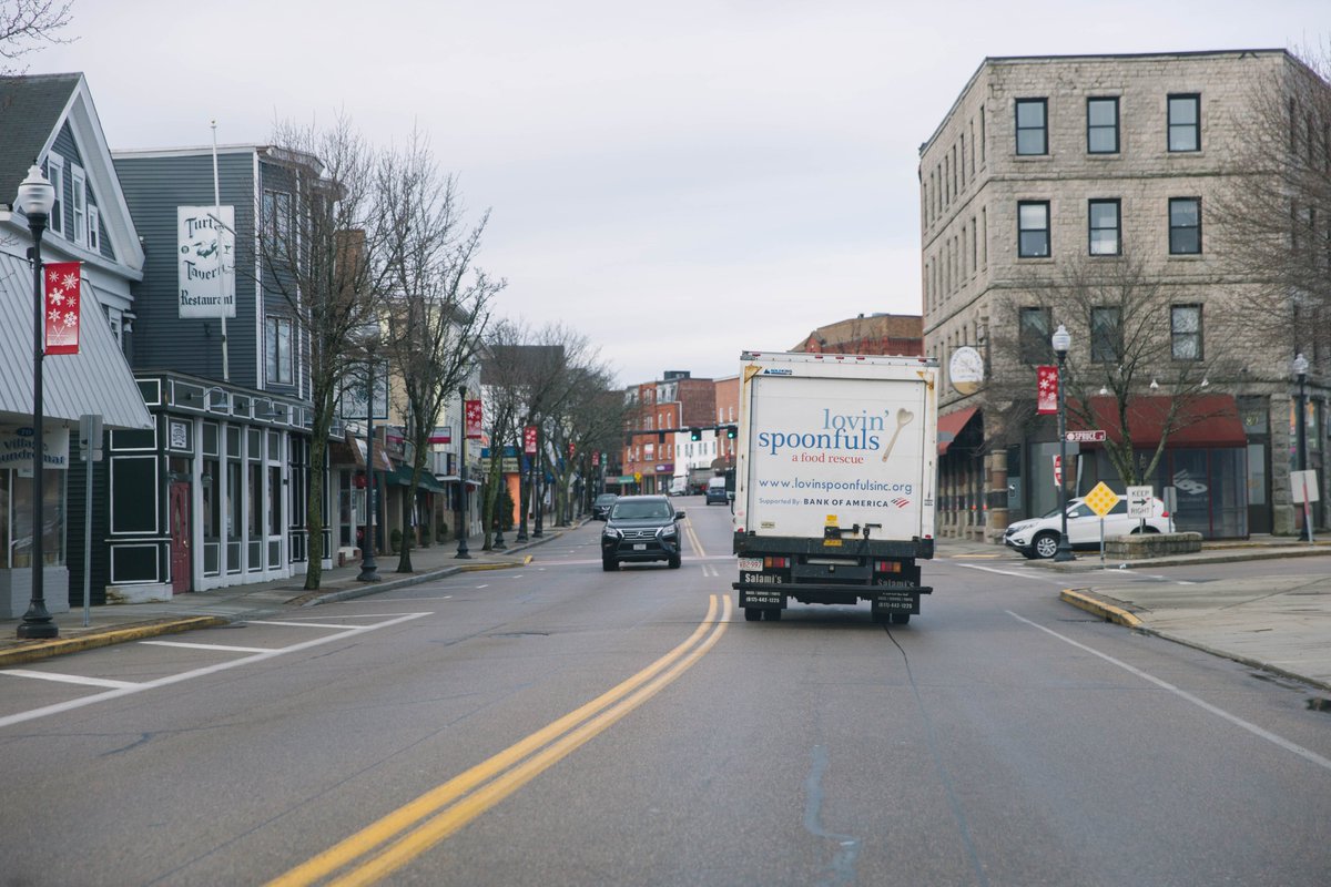 LovinFoodRescue's tweet photo. Shout out to @bankofamerica for another generous gift! 💙 In total, their donations this year will help us rescue more than 850,000 lbs. of food. 🙌

Thank you, @bankofamerica, for supporting our work bringing fresh, healthy food to communities across Massachusetts. https://t.co/r4B6txURPB
