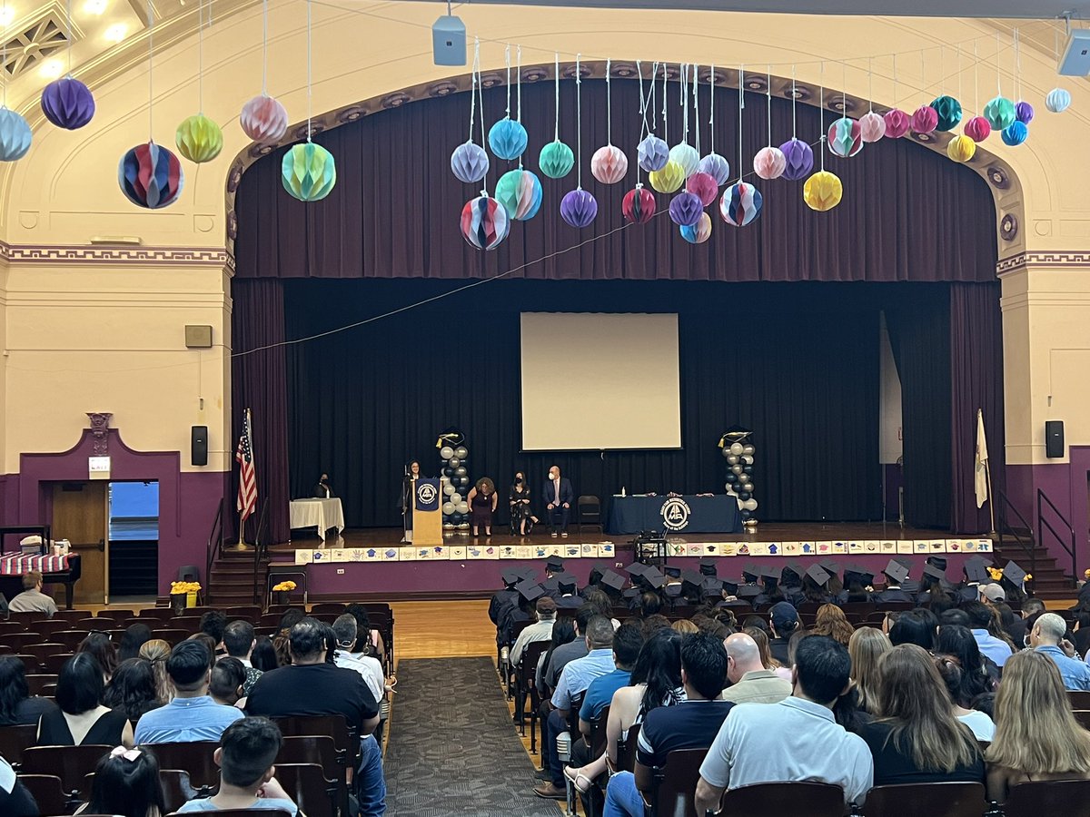 APMABulldogs's tweet photo. 2nd floor 8th grade graduation! Congratulations Class of 2022!!! #APMAbulldogs #APMAlearners #8thgradegraduation @ChiPubSchools https://t.co/czglAL7qFT