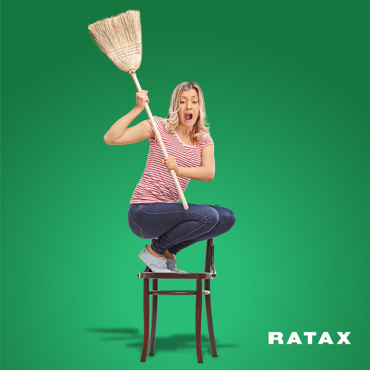 plagoxrd's tweet photo. Cuando te ofreces a caerle a palo al ratón de la cocina, pero terminas encarama’  sobre la silla.

No te compliques… ¡Acábalas con RATAX!!😎

#AdiósALasPlagas #AtrápalasConRatax https://t.co/6qpQLCUAij