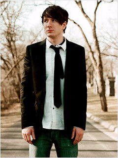 Teachwhoraps's tweet photo. Why does the lead singer of @owlcity look like a whiter @boburnham who had friends growing up? https://t.co/Khw8QADNME