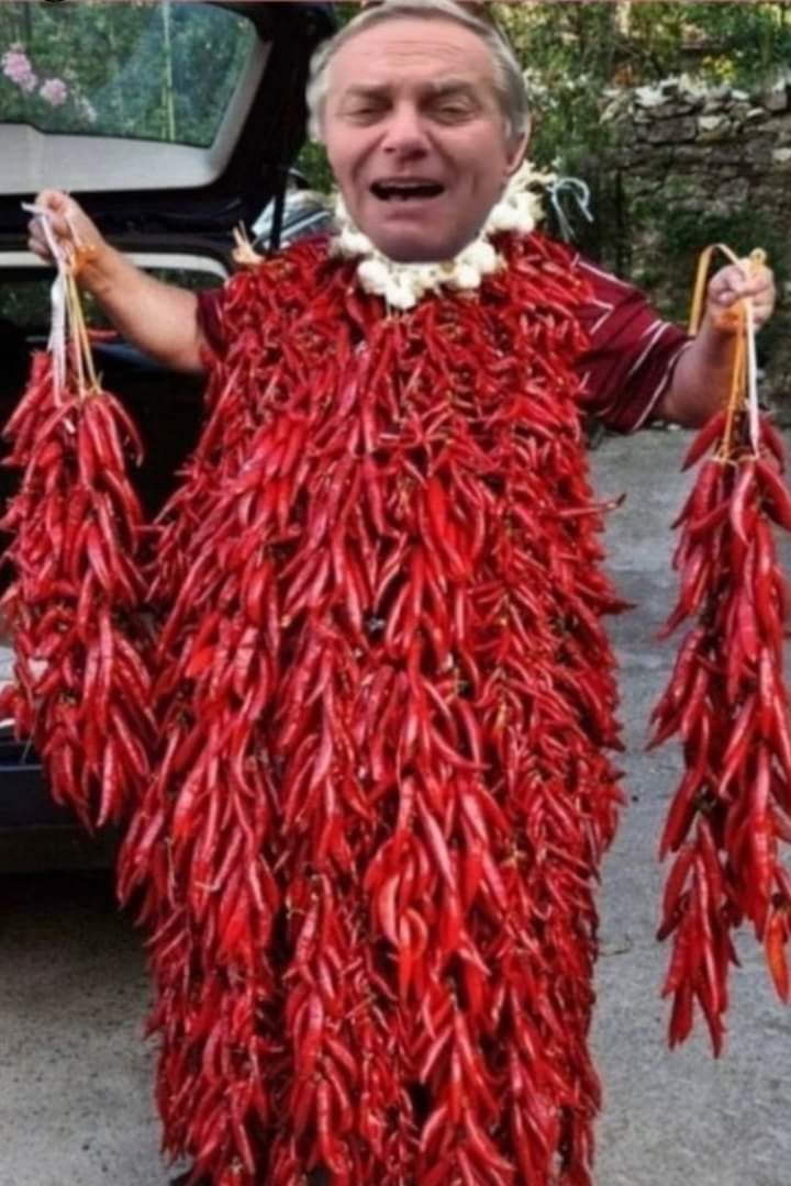 BetitoCote's tweet photo. @lacuarta 🤣🤣 todos esperando con que estupidez saldría el #Zanja @JoseAntonioKast y sale con esta chambonada, la cagoooo, esta desesperado 🤣🤣
Lo vieron afuera de la #ONU
gritando "a luca y a mil" https://t.co/zh2jpybmYc