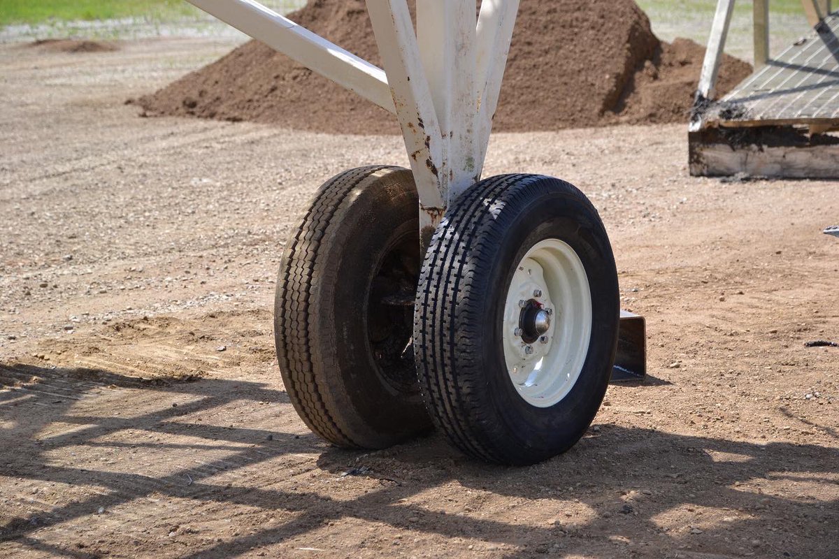 VCParkRec's tweet image. The bridge is out! ⛳️

We want to extend a huge thank you to Strata Corporation, Trademark Tooling, the Army Corps of Engineering, the City of Valley City, Darvin Keys and his staff, those who assisted in the extraction of the bridge, and the builder of the bridge Jim Olstad.