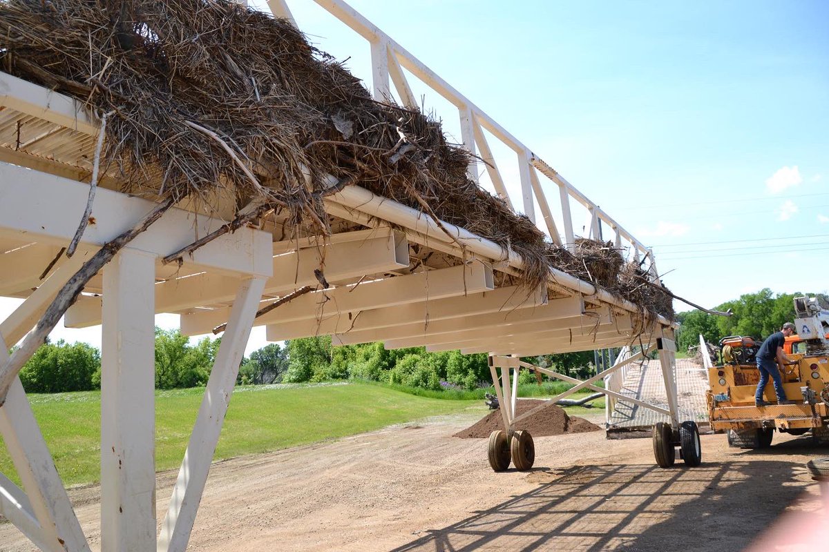 VCParkRec's tweet image. The bridge is out! ⛳️

We want to extend a huge thank you to Strata Corporation, Trademark Tooling, the Army Corps of Engineering, the City of Valley City, Darvin Keys and his staff, those who assisted in the extraction of the bridge, and the builder of the bridge Jim Olstad.
