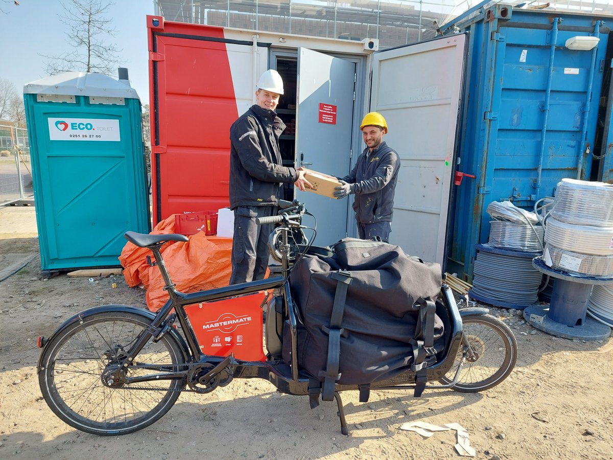 MJ_deNijs's tweet photo. #DeNijs en #Mastermate streven beiden een hoge mate van #maatschappelijkondernemen na. Dat zijn niet alleen plannen, maar is ook werkelijkheid. Voor het project De Velst in Heemskerk worden bestellingen zoveel mogelijk gebundeld en bezorgd met de elektrische bakfiets. https://t.co/ZPgLdfrRD8