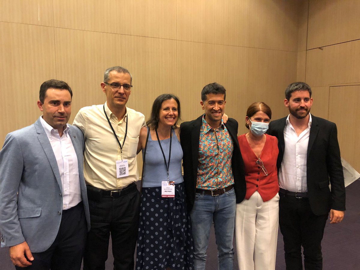Feliz de participar en la mesa presentando las Recomendaciones de consenso sobre el transporte en ECMO, de poder contar la experiencia de nustro equipo y de haber participado con un equipazo en las guías. <a href="/semicyuc/">SEMICYUC</a> <a href="/lasecip/">SECIP</a> <a href="/EduardArgudo/">Eduard Argudo</a> @jbvhpicu