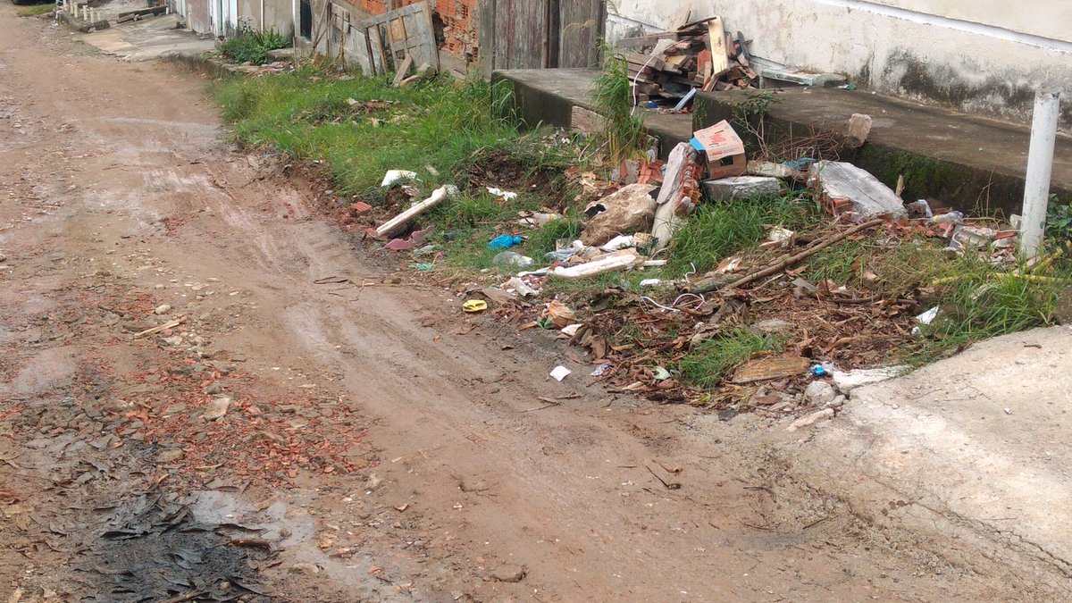 cmonteiro341's tweet photo. @PrefeituraSPA Minha rua não vem ninguém ajeitar! https://t.co/o3uJg1vCKU