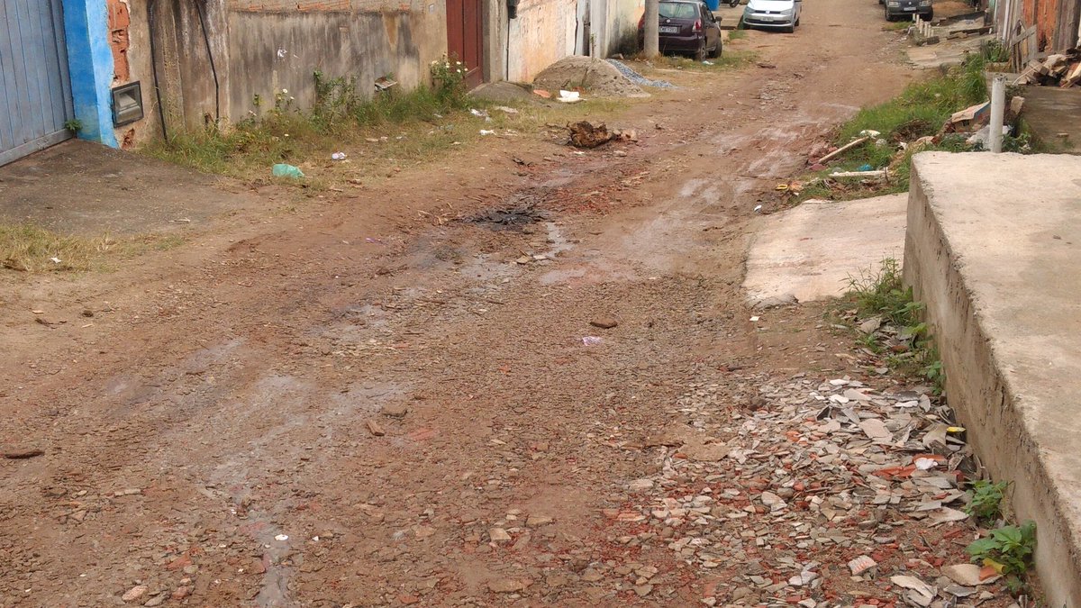 cmonteiro341's tweet photo. @PrefeituraSPA Minha rua não vem ninguém ajeitar! https://t.co/o3uJg1vCKU