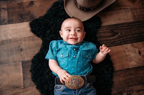 cillasclassy's tweet photo. This picture of my baby makes me so emotional. Can’t wait to tell Leandro how amazing his grandpa was.
Con la hebilla de su pa Toño 🤍#happybdaydad https://t.co/jYyk5hhcnO