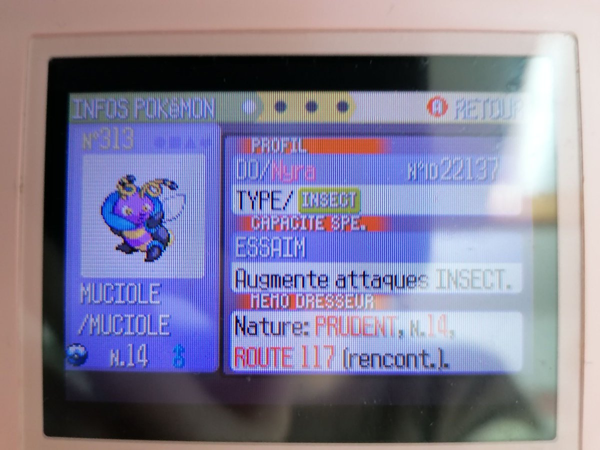 PoisseuxT's tweet photo. La VGS ayant commencé à minuit qui est mieux placée que sa créatrice pour offrir le premier shiny Full Odds des Poisseux j'ai nommé @NyralliaSH et son magnifique Muciole sur Saphir trouvé en 14,082, son bleu ressort bien avec sa scuba ball félicitation ! https://t.co/PsG9vhOc36