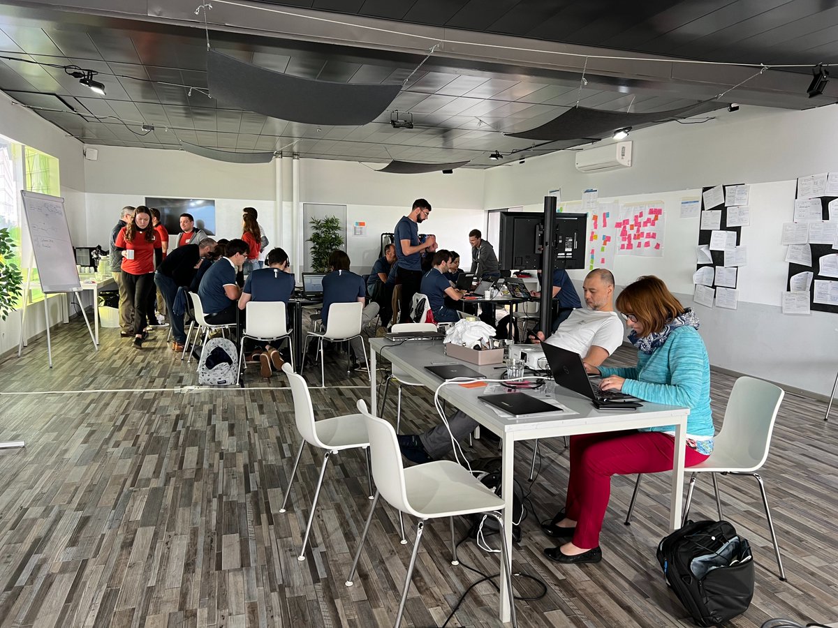 C2S_Bouygues's tweet image. [#Hackathon2022 🧠] L’équipe Logiciel &amp;amp; IA de C2S a participé au hackathon IA de Bouygues Construction IT 🚀

Suite au succès de l’#édition2021, @Bouygues_C a décidé de renouveler l’expérience à Lausanne en Suisse !

Retour en 📸 sur ces 3 jours intensifs ! @ThomasGICQUEL7