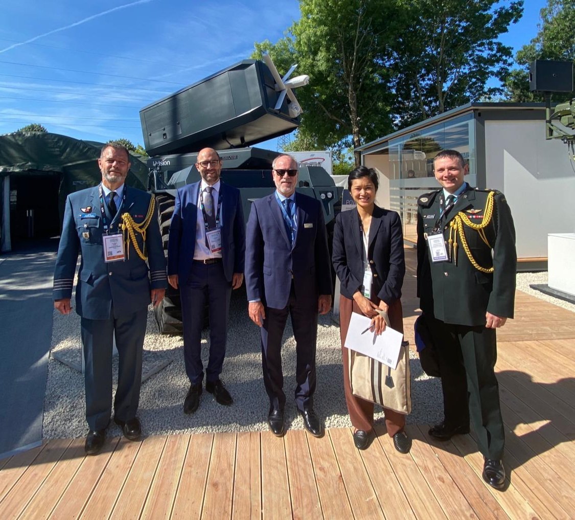 Le salon #Eurosatory2022 commence ! Après +2 ans de 😷, <a href="/AmbCanFrance/">Ambassade du Canada en France</a> <a href="/CadsiCanada/">CADSI</a> inaugurent le pavillon 🇨🇦 pour appuyer une délégation forte de 60+ cies 🇨🇦 du secteur de la #défense. Comptez sur notre équipe <a href="/SDC_TCS/">Service des délégués commerciaux</a> pour vous appuyer dans vos efforts à l’international !