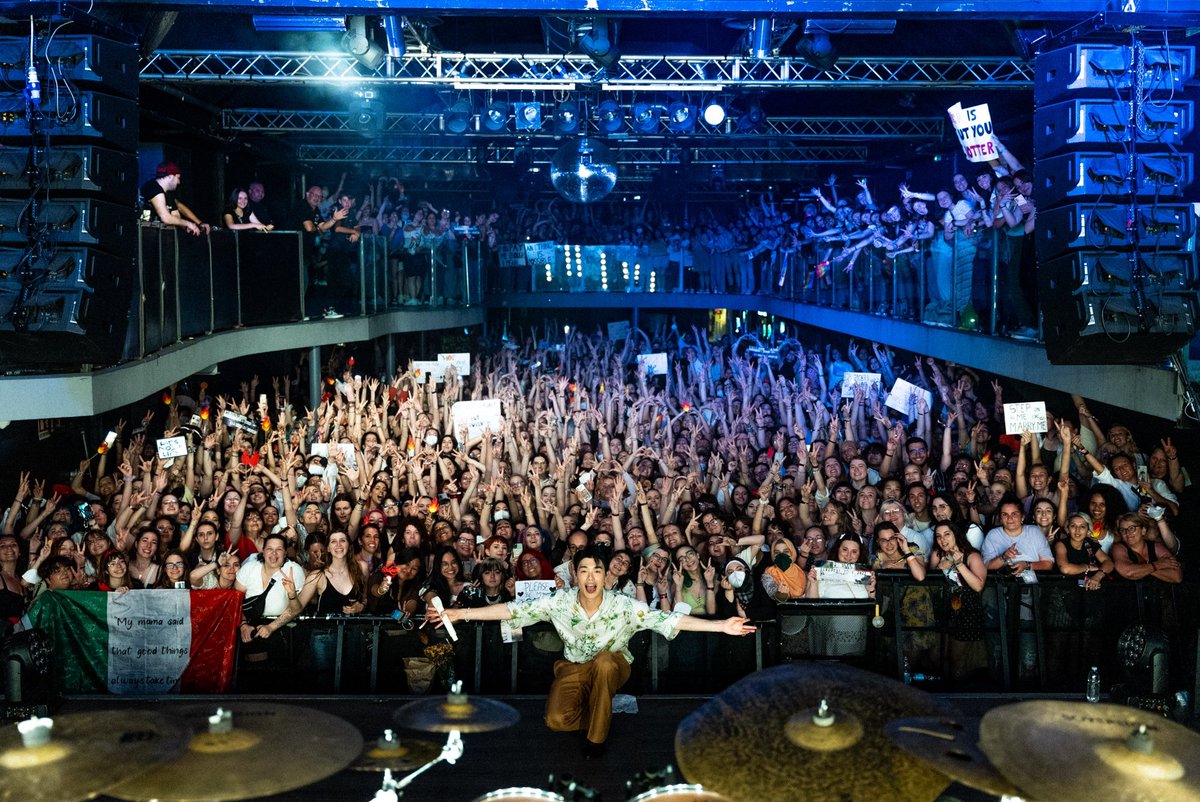 ericnamofficial's tweet photo. I wouldn’t have it any other way Milan! See you next time ❤️#ThereAndBackAgainTour https://t.co/2cgiJns2ND