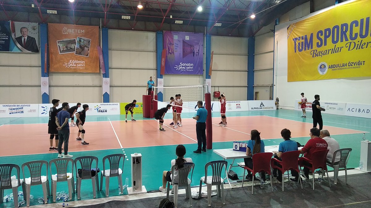 Teşekkürler bizim çocuklar.👏
Mersin'de düzenlenen Voleybol Türkiye Finalleri'nde ilimizi temsil eden ve turnuvadaki tek okul kulübü olan takımıza emekleri için teşekkür ederiz. Evimize dönüyoruz.
#Tokat
<a href="/numanhatipoglu/">Numan Hatipoğlu</a> 
<a href="/muratagar60/">Murat AĞAR</a> 
<a href="/BahriBAYIR/">Bahri BAYIR</a> 
<a href="/servetdemirkan/">servet demirkan</a> 
<a href="/EyupEroglu60/">Eyüp EROĞLU 🇹🇷</a>