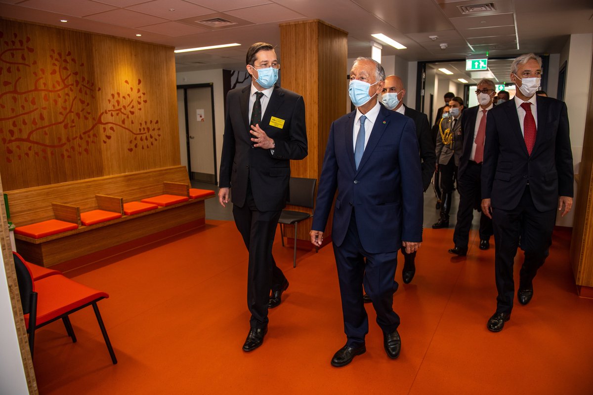 RBandH's tweet photo. We were honoured to welcome the Portuguese President Marcelo Rebelo de Sousa to Royal Brompton Hospital at the weekend, where he toured our new Diagnostic Centre and York Ward and spent some time with our wonderful Portuguese staff. Obrigado Senhor Presidente! https://t.co/d6QOytvG4n