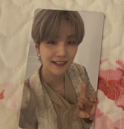Marie_chimchim's tweet photo. @__sq3 リプ失礼します🙇‍♀️
こちらのユンギとの交換は可能でしょうか？ご検討宜しくお願い致します(⁎ᴗ͈ˬᴗ͈⁎) https://t.co/CZMryQD0rF
