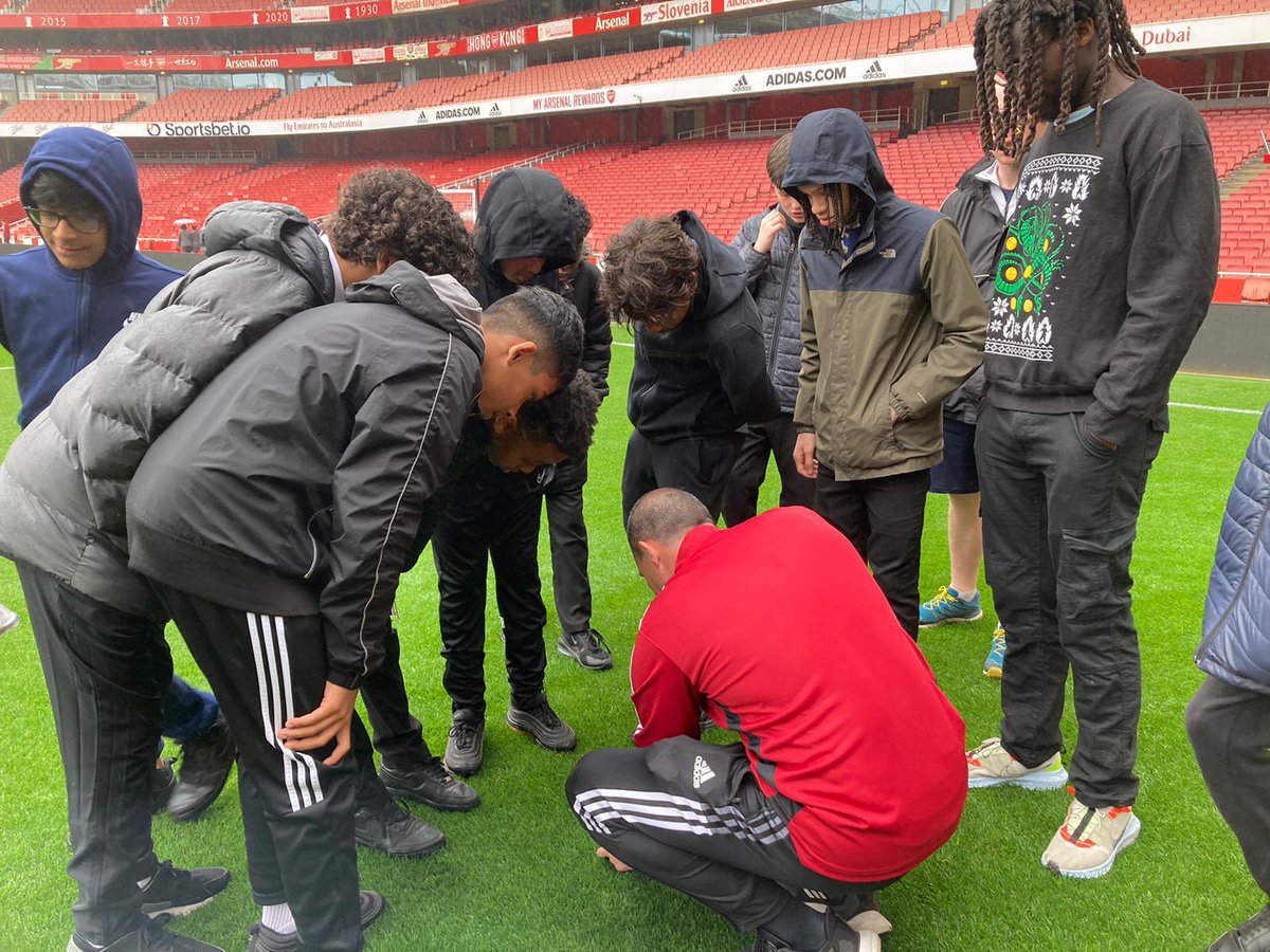 AFCCommunity's tweet photo. Last month, @CardinalPoleRC & @WilliamEllisSch students went behind the scenes with the @Arsenal ground staff to learn about pitch management at the Emirates & careers in playing surface operations ๐ฑ
Next up: a day in the life of Legal Team! ๐
#PLInspires #careers #PLCF https://t.co/LsvkXaTMyh
