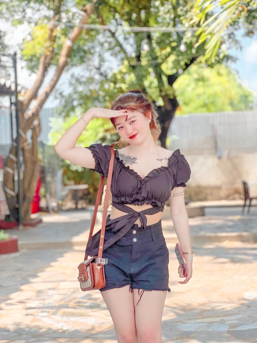 huệ đầu to tweet media