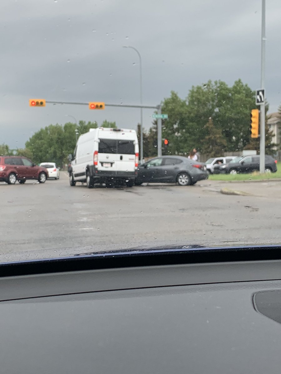 PrettyLittleT01's tweet photo. 36 and memorial #calgary #traffic #accident https://t.co/CRcy3LorOH
