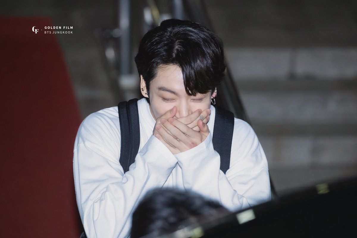 goldenfilm_jk's tweet photo. 220611 뮤직뱅크 퇴근
엄청 기여워 🥹
#정국 #JUNGKOOK #방탄소년단  #BTS https://t.co/t7GK3lVZdI