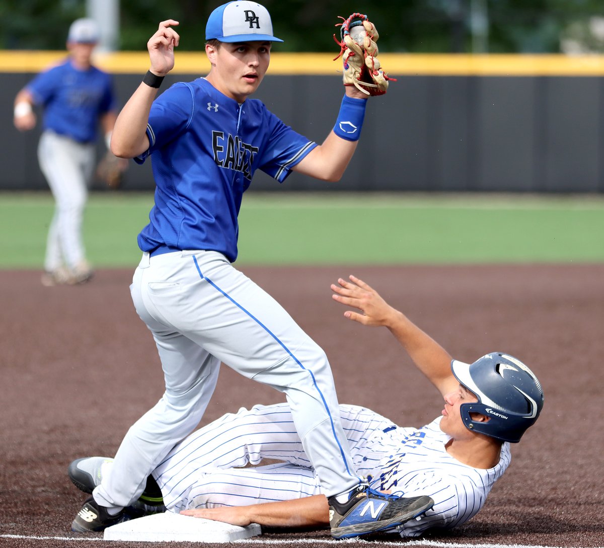 HCSAthDept's tweet photo. GOOD SPORT!
Congrats to Donovan Layman (#5) on winning Deposit-Hancock's NYSPHSAA Sportsmanship Award before Friday's Class D baseball state semifinal!!!
He got this guy out at third in the state title game, too.
WTG, Donovan!
#LGDH #DHNation #WildcatPride https://t.co/OyIEzFTO6q