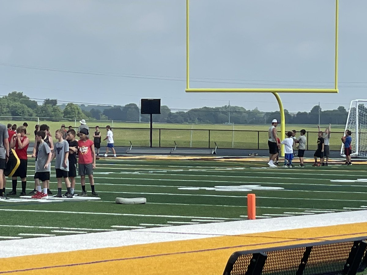BV_Busing's tweet photo. Future and Current Barons working hard today! @BVBaronFootball @BV_SuperBaron @BuckeyeValleyAD @BV_HighSchool @BV_West @BV_MiddleSchool @BV_East https://t.co/gtQjDdvw0a