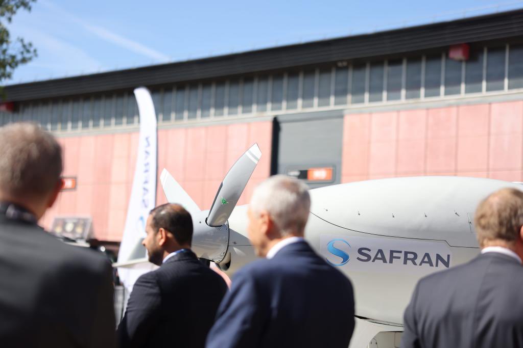SAFRAN's tweet photo. A voir sur notre stand @SAFRAN au salon #Eurosatory2022 @cogeseurosatory :
🔎 L’exposition de produits @SafranElecDef :
✅ Le Patroller™, un système de #drone tactique de longue endurance multi-missions et multi-capteurs.
#defense #airshow #expo #avgeek #aviationlovers https://t.co/ORv5Bffq2X