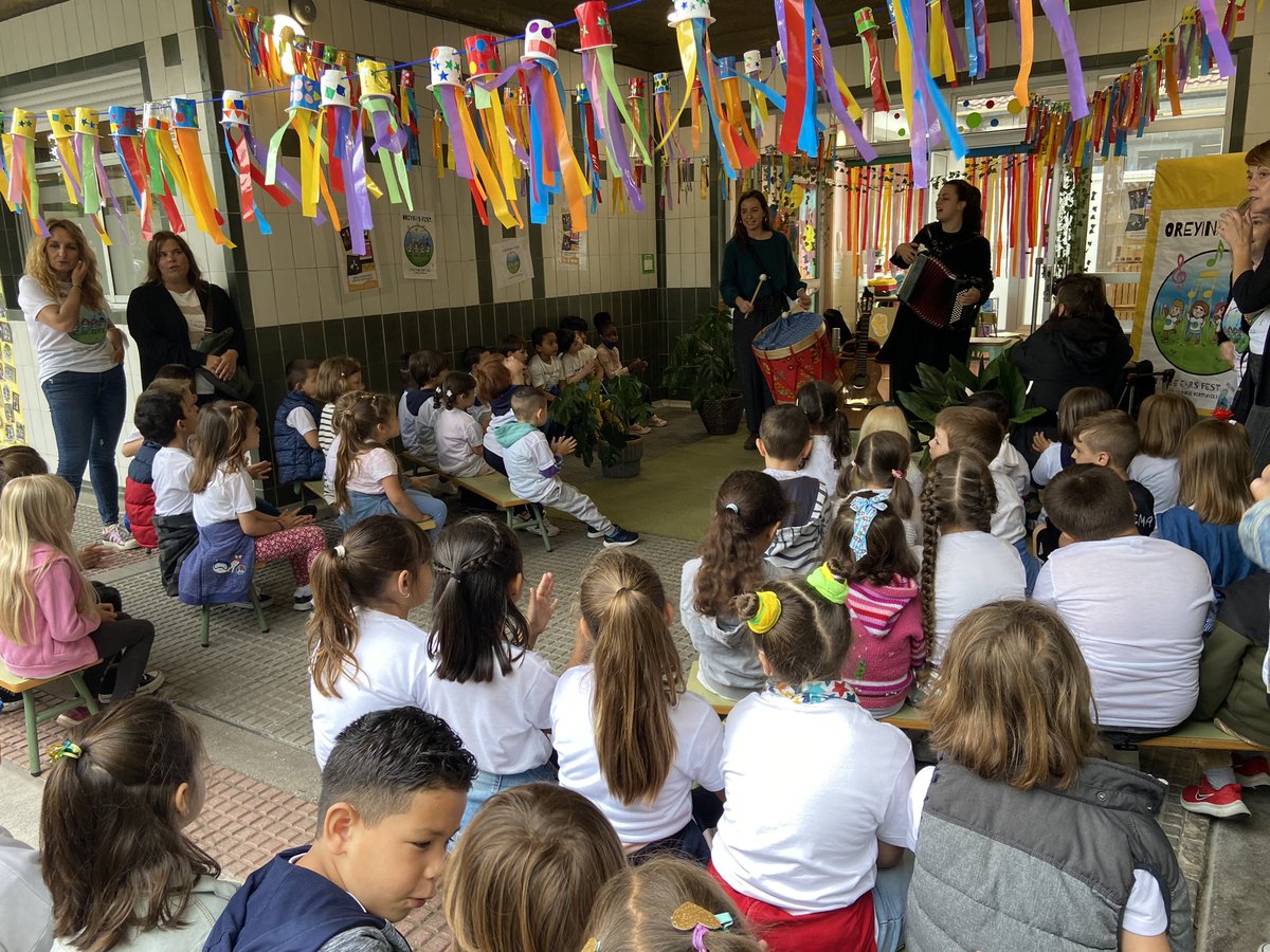 CPBVentanielles's tweet photo. En la mañana de hoy arrancamos con la II edición del Oreyinas Fest con el concierto de @ritaojanguren para el alumnado de Infantil de 3, 4 y 5 años.
¡Mañana más! ¿Quien será?
@educastur @CPROviedo
#oreyinasfest #ventanielles #ritaojanguren #musica #oviedo #asturias https://t.co/kFB4xi7pFG