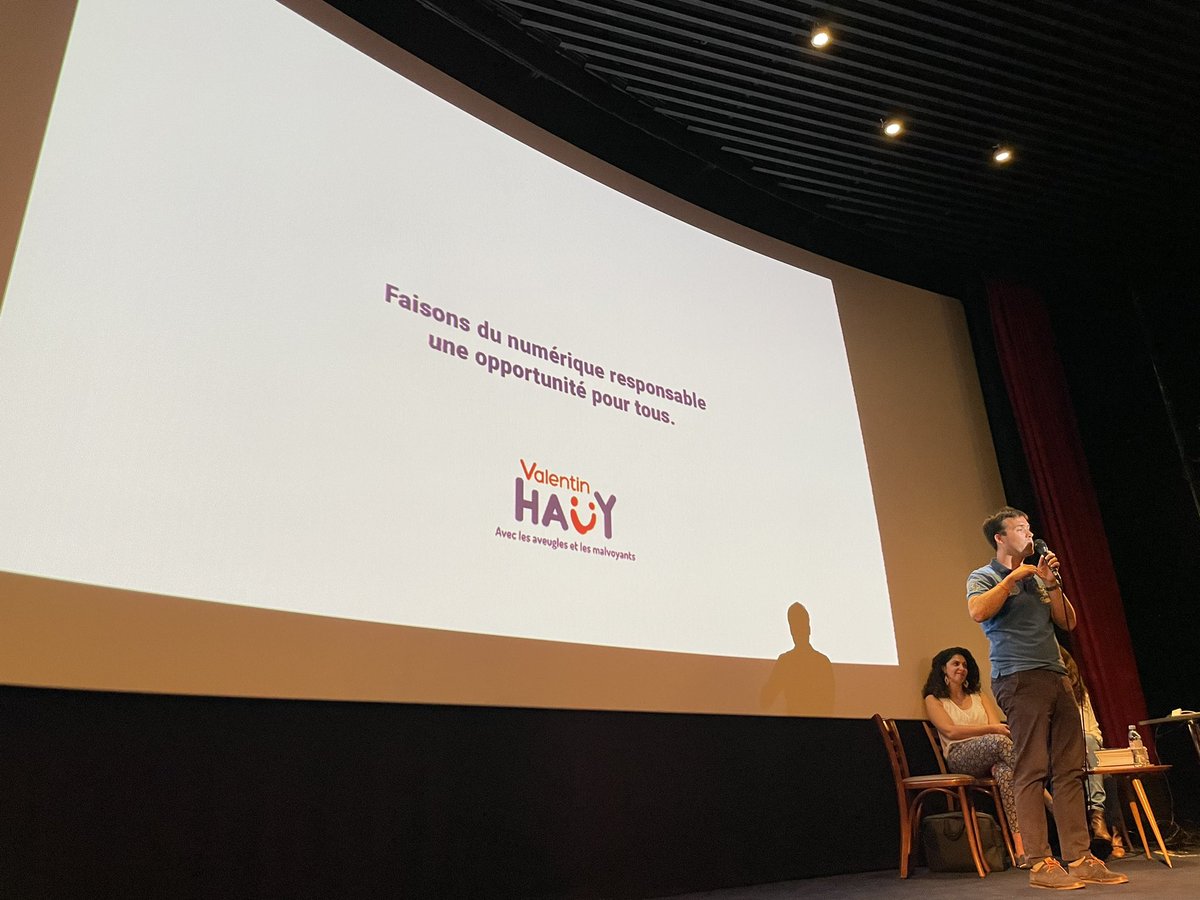 Nad_Alves's tweet photo. 💙 Se rendre à la conférence @ecv_digital sur l’inclusion, la diversité et la lutte contre le sexisme qui ouvre les compétitions de fin d’année sur le #DigitalInclusif et s’arrêter pour prendre un café servi avec le ♥️ au @cafejoyeux ☕️ https://t.co/70lrjQg8lh