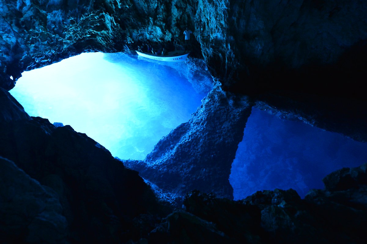 UnescoVis's tweet photo. THE "BLUE CAVE" ON THE ISLAND OF BIŠEVO, VIS ARCHIPELAGO GEOPARK,CROATIA
photos by: Ivo Pervan 

#UNESCO #Croatia #geopark #cave #sea #Biševo #bluecave #tourism https://t.co/kjAIF9Nkve