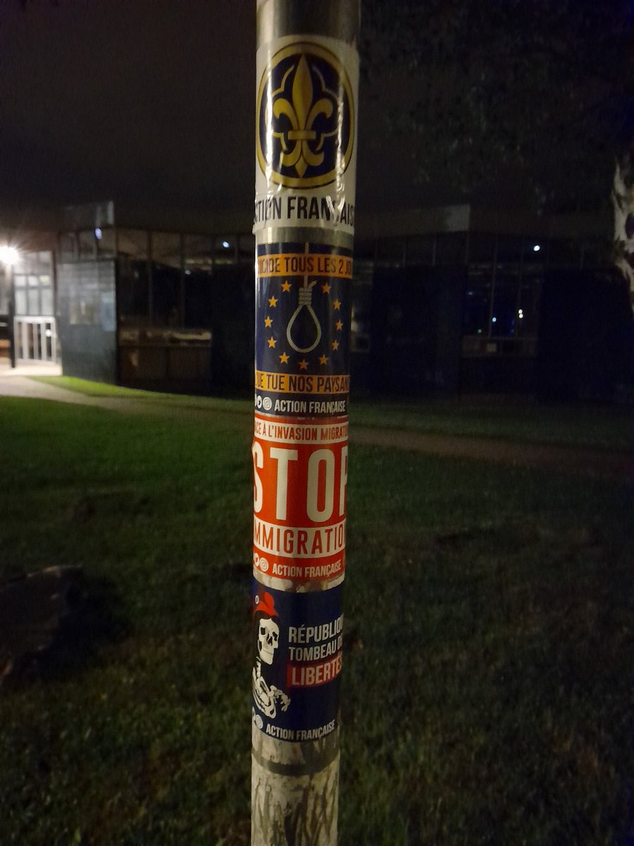 AF_Rouen's tweet photo. 🔴Vendredi soir nos militants ont affichés nos couleurs sur le campus de Mont-Saint-Aignan !

⚔Défendre notre héritage en attendant l'héritier voilà notre mission !

⚜Nationaliste rouennais rejoins nos rangs ! https://t.co/KHt4IcfPUs
