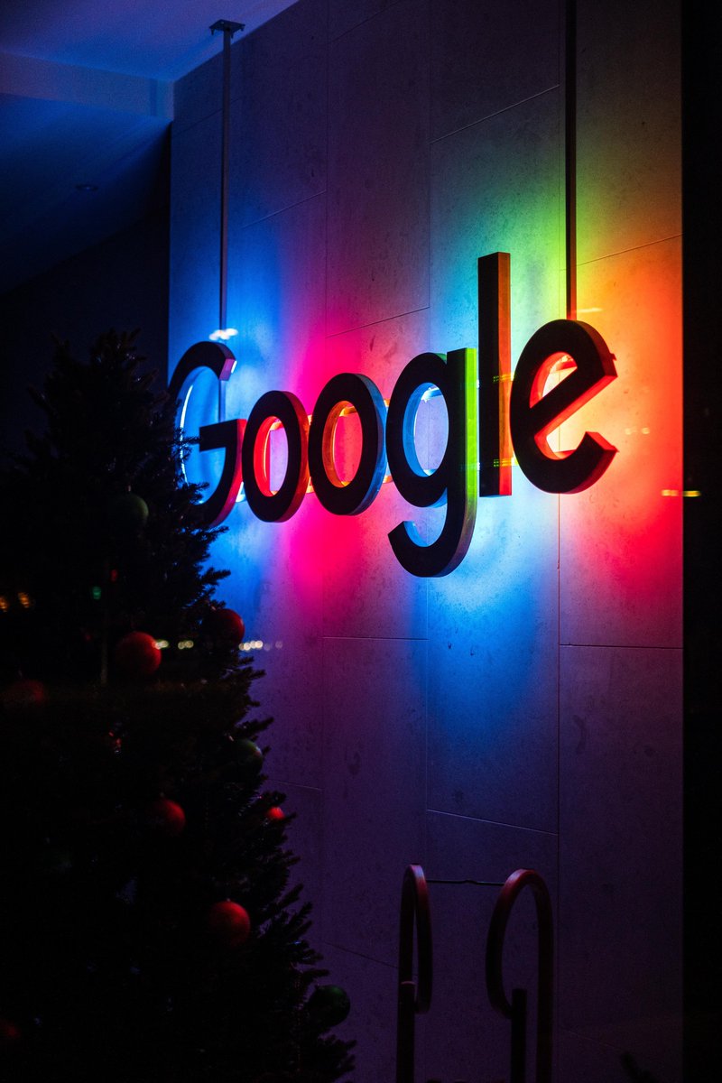 viewsfrance's tweet photo. Google a développé une intelligence artificielle dotée d’émotions humaines, selon le témoignage de son ingénieur Blake Lemoine dans le Washington Post.

Il affirme que l'outil d'IA de l'entreprise, appelé LaMDA, se considère comme une personne à part entière. https://t.co/5Wr1iytZKp