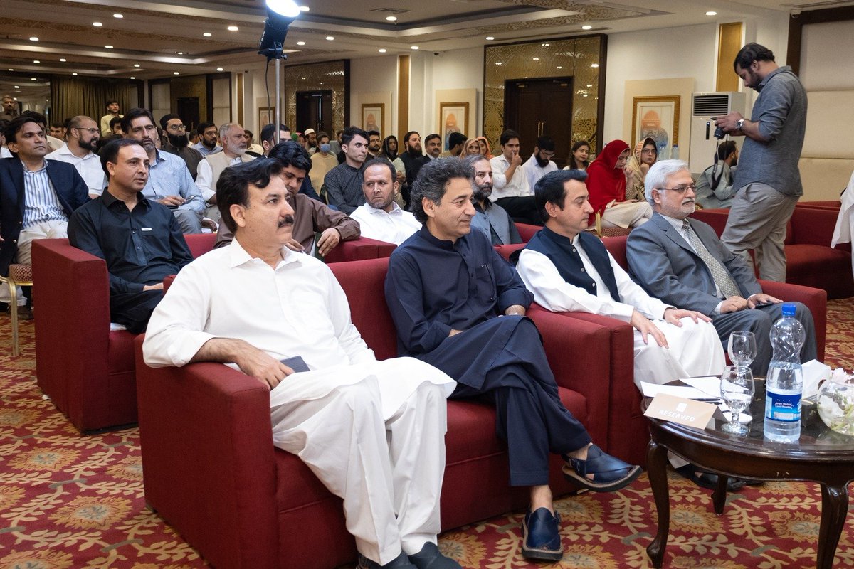 AptechMedia's tweet photo. To train the youth of KP in the field of advance coding, games and apps dev @kpitbgov and @AptechMedia signed a contract to train 400 youth of the province in trending and market demanded skills in the field of IT in Pakistan and internationally.
#KPGoesTech #KPYEP #gamesdev https://t.co/VAEZEsK6GY